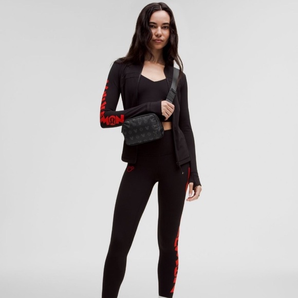 Disney x lululemon everywhere belt bag NWT - Picture 5 of 8